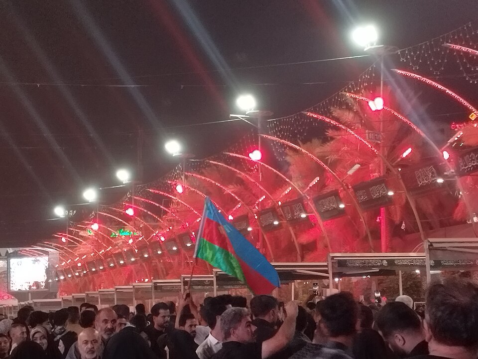 两圣陵之间广场夜景 · 2025年