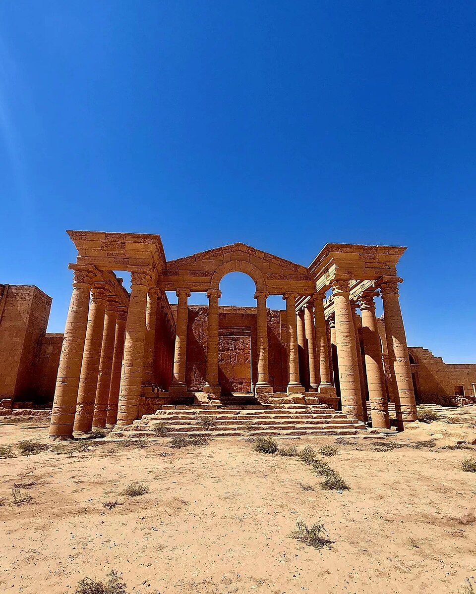 بقايا معبد في الحضر