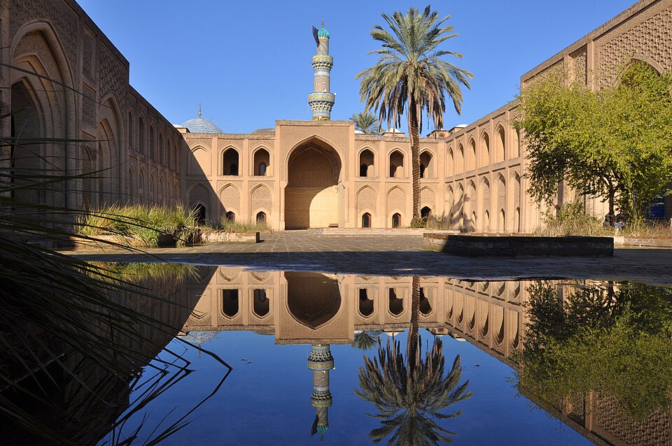 فناء المستنصرية وعقود الطوب